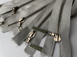 Delbar lynlås - 2-vejs, sølv grå med metaltænder, 69 cm